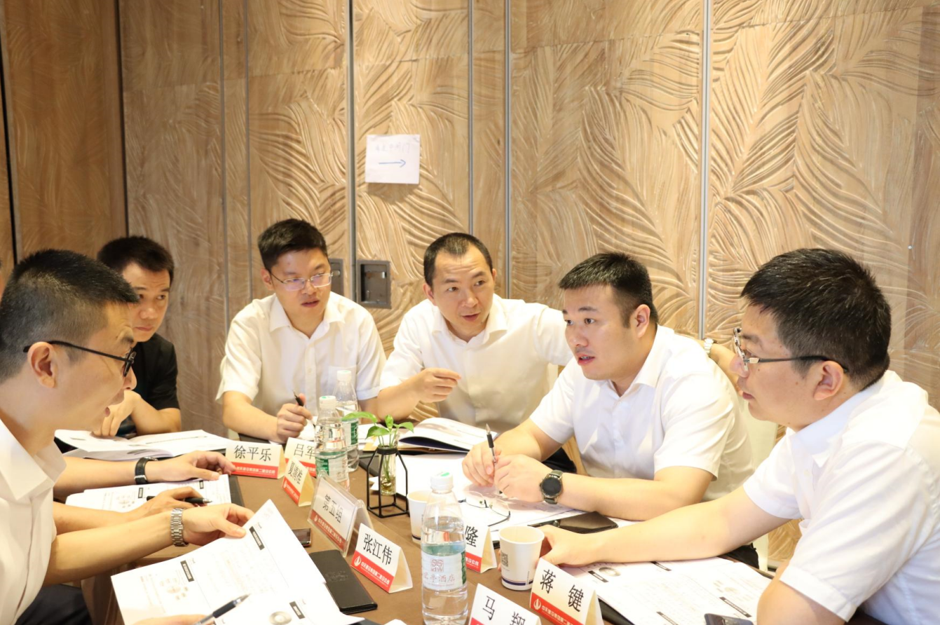 2021年6月25日-26日，wnsr威尼斯二建组织开展了2021年中高层主管执行力培训。本次培训特邀清华、北大、上海交大总裁班讲师，中国企业家协会特聘高级讲师许晋老师进行授课。